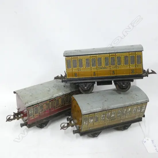 3 OLD HORNBY TIN PLATE CARRIAGES L. 180MM